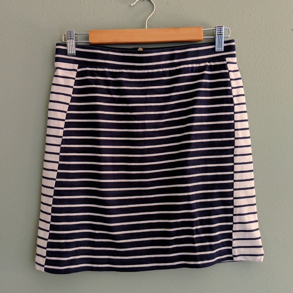 Knitted short pencil skirt